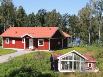Sjöbacken Småland nybyggt hus med sjöutsikt
