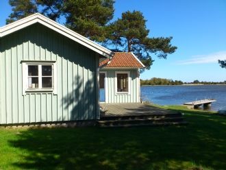 Stuga med strandtomt vid Kalmarsund