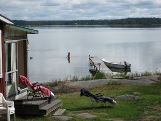 Stuga 3m från Vänern med egen brygga o strand