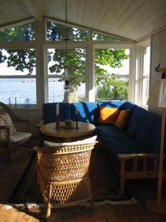 Sommarstuga med underbart läge och egen strand