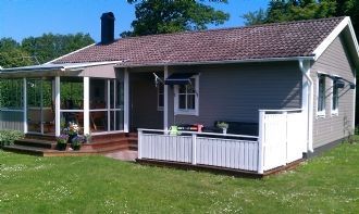 Stuga på Öland med uterum och braskamin