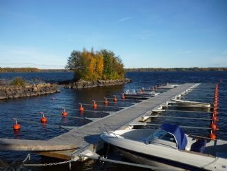 Sjönära stuga vid sjön Möckeln i Boastad Älmhult