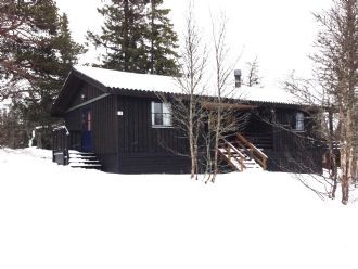 TRIVSAM STUGA I LOFSDALEN, NÄRA BACKAR O SPÅR!