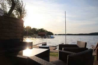 Stuga vid Åsundens strand, Hycklinge