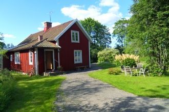 Hemtrevlig stuga i lantlig Smålandsmiljö