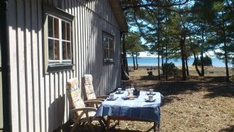 Stuga på strand med fantastiskt läge