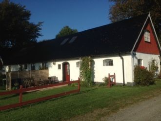Bo modernt i 1700-talsgård på Österlen