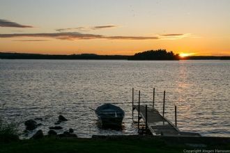 Stuga med sjötomt och egen brygga