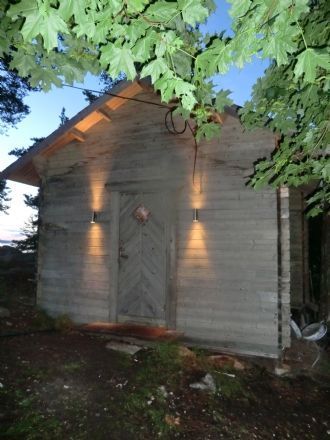 Nära stan i lugnet vid havet