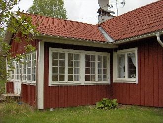 Stuga med fint och lugnt läge.