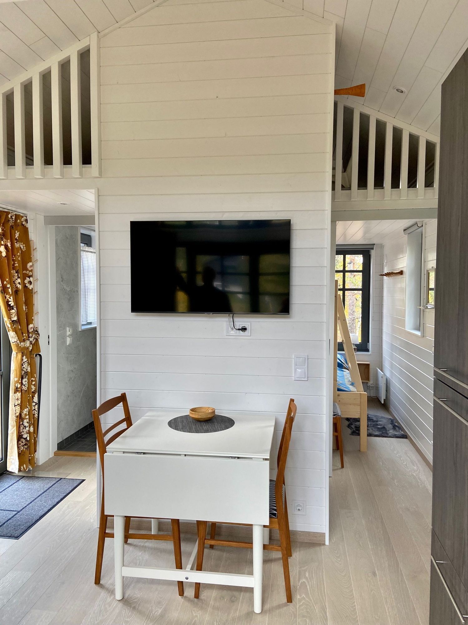 Nybyggt attefallshus med alla moderniteter – bild 8 av 11