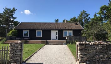 Hus med havsutsikt uthyres på Fårö, Gotland