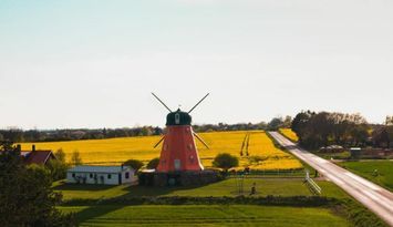 Väderkvarn och lägenhet med strålande utsikt