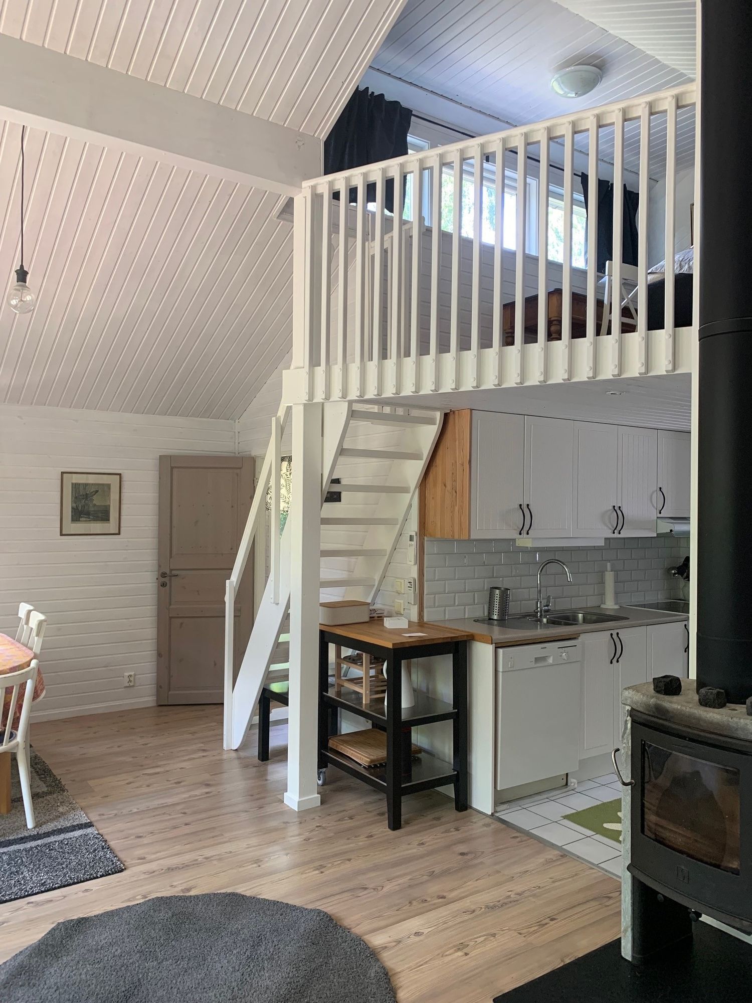 Modernt fritidshus med annex strax norr om Brösarp – bild 10 av 21