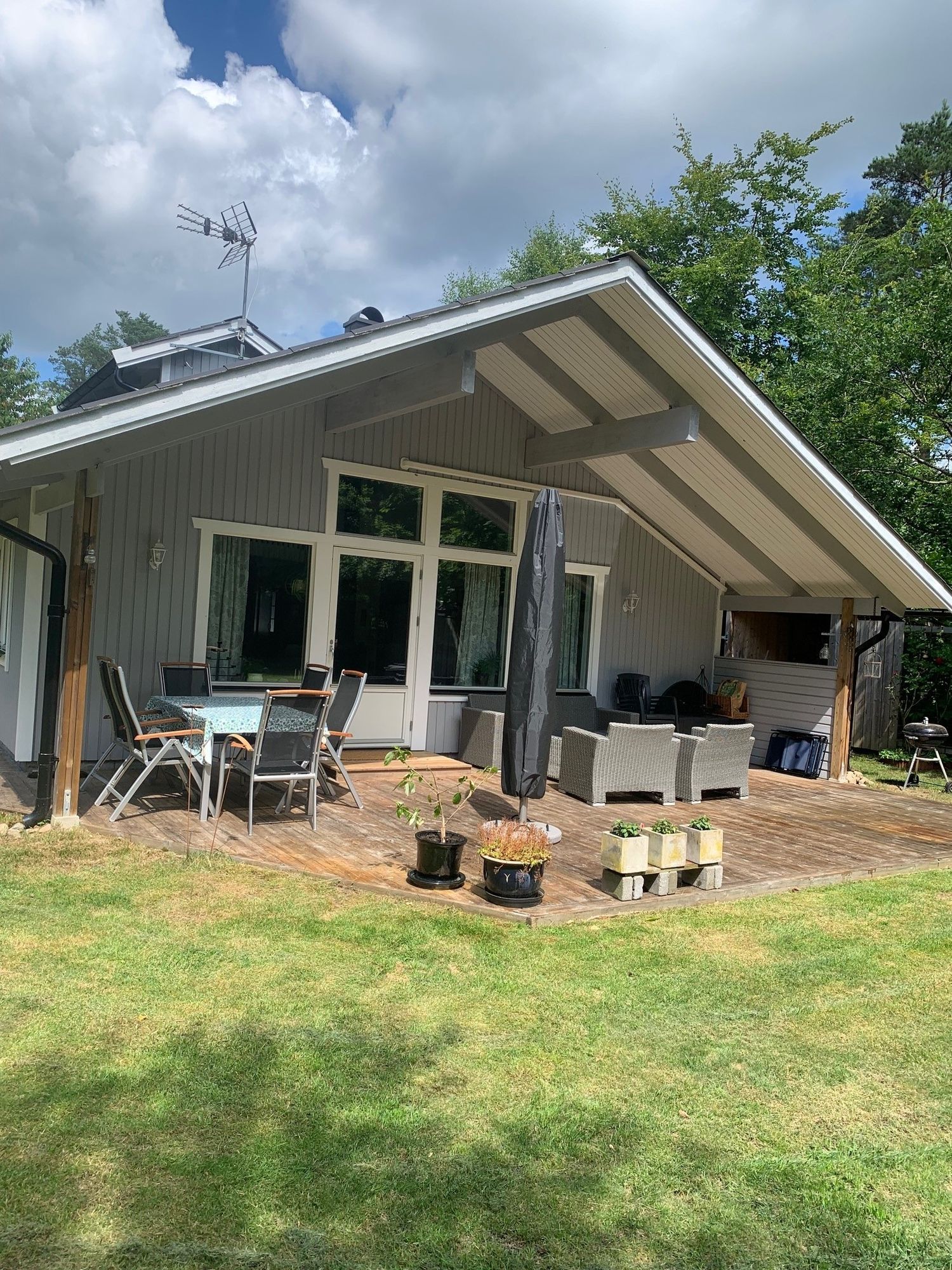 Modernt fritidshus med annex strax norr om Brösarp – bild 4 av 21