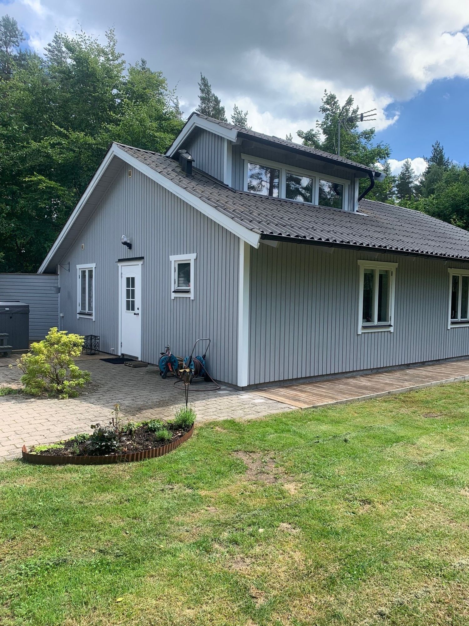 Modernt fritidshus med annex strax norr om Brösarp – bild 5 av 21