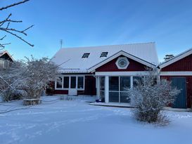 Stort hus med plats för två familjer i Hestra