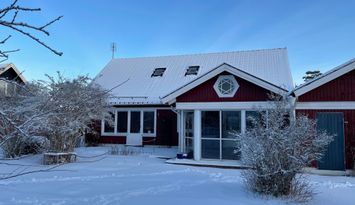 Stort hus med plats för två familjer i Hestra