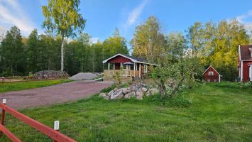 Mysig  attefallstuga på hästgård