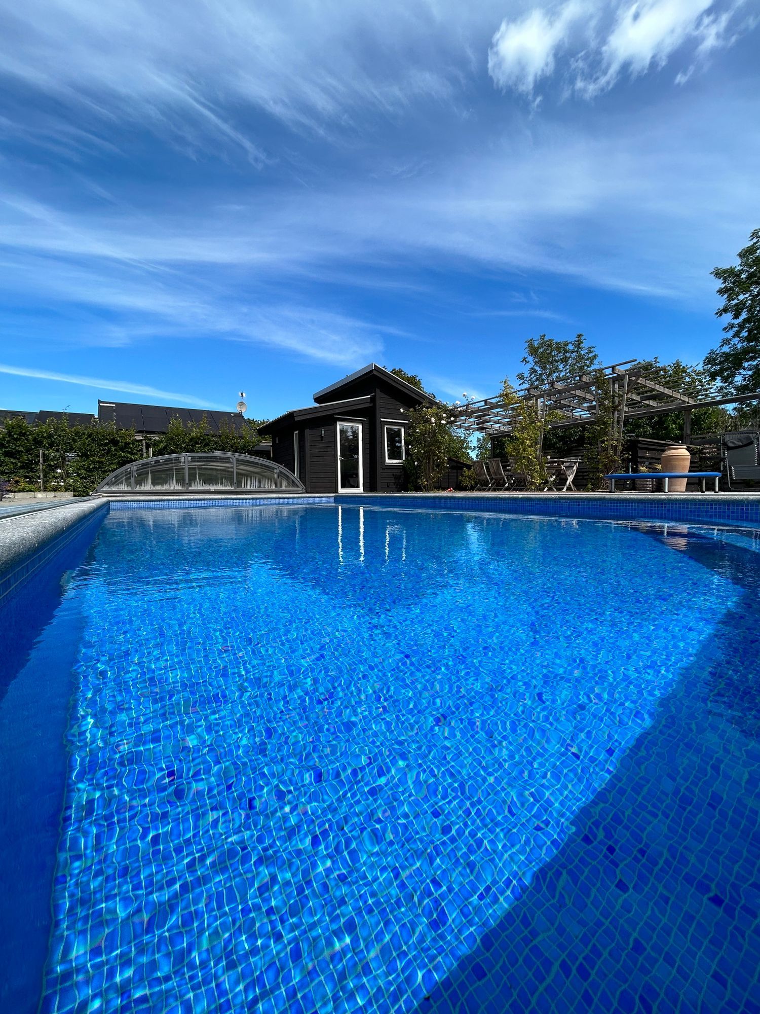 Sommarhus med pool – bild 5 av 16