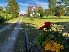 Hus i byidyll nära till fin badplats