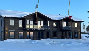 Modernt boende med Bastu mitt i backen !