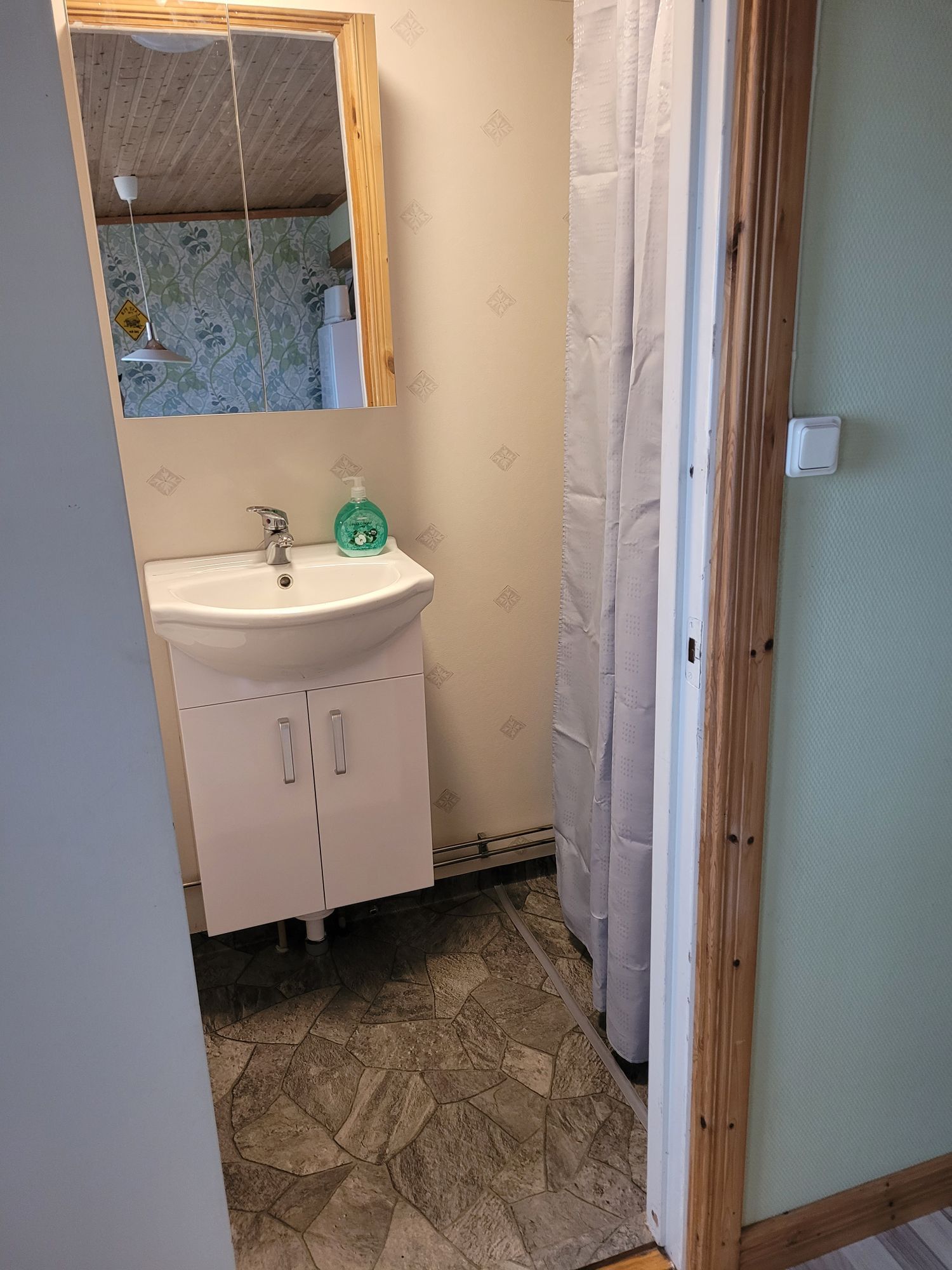 Sommarstuga på sjötomt – bild 13 av 15