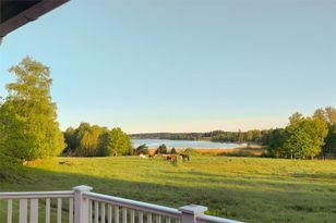 Hus med fantastisk sjöutsikt och lantlig omgivning