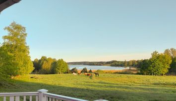 Hus med fantastisk sjöutsikt och lantlig omgivning