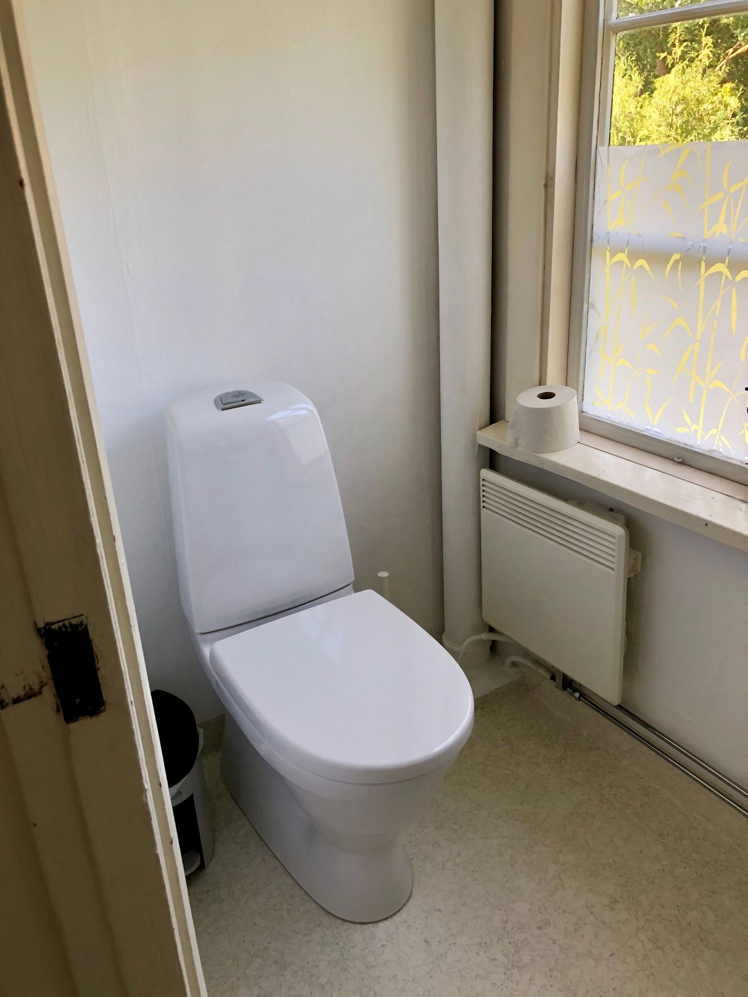 Havsnära med glasveranda, stor tomt och bastu. – bild 24 av 24