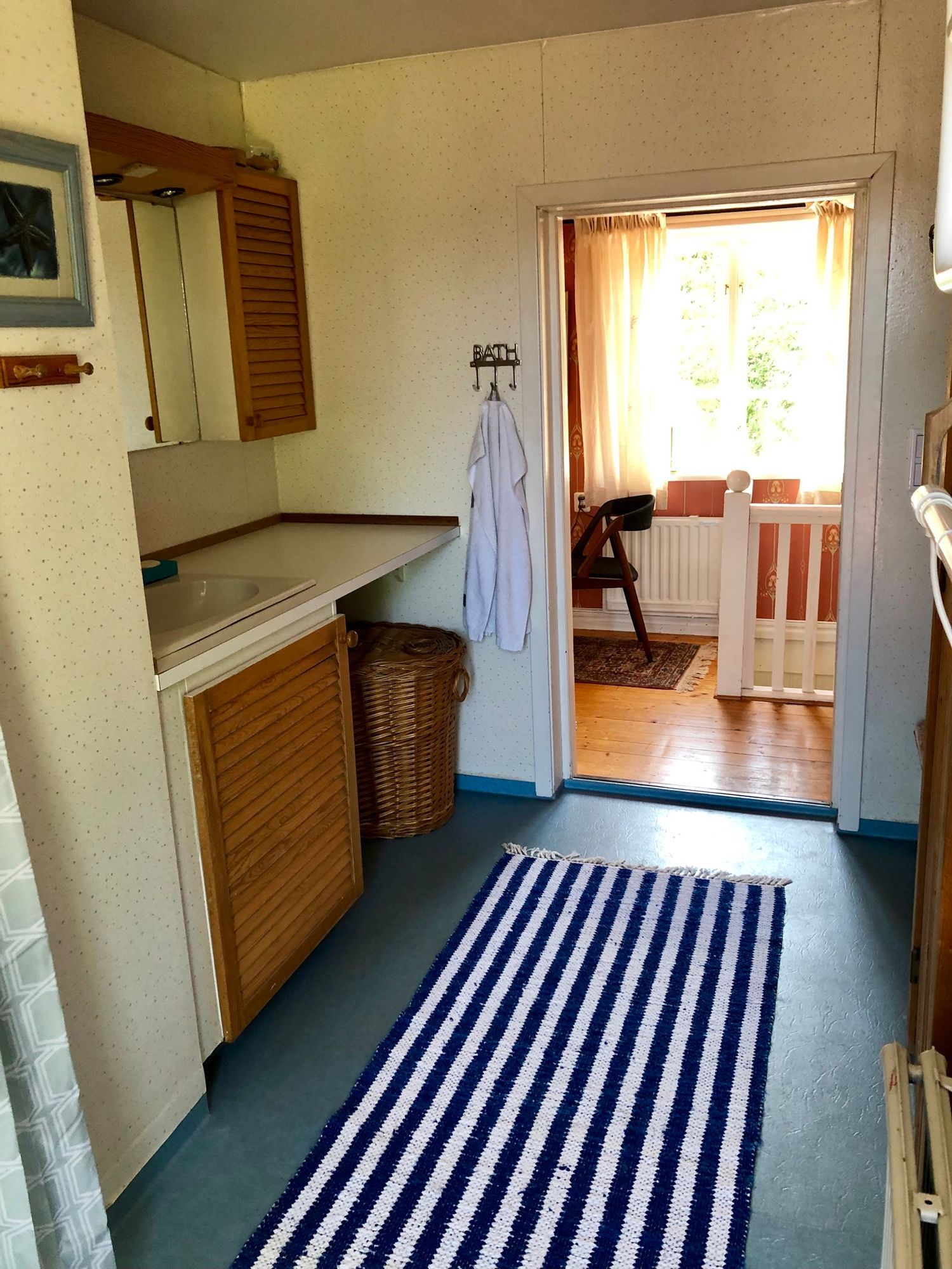 Havsnära med glasveranda, stor tomt och bastu. – bild 21 av 24