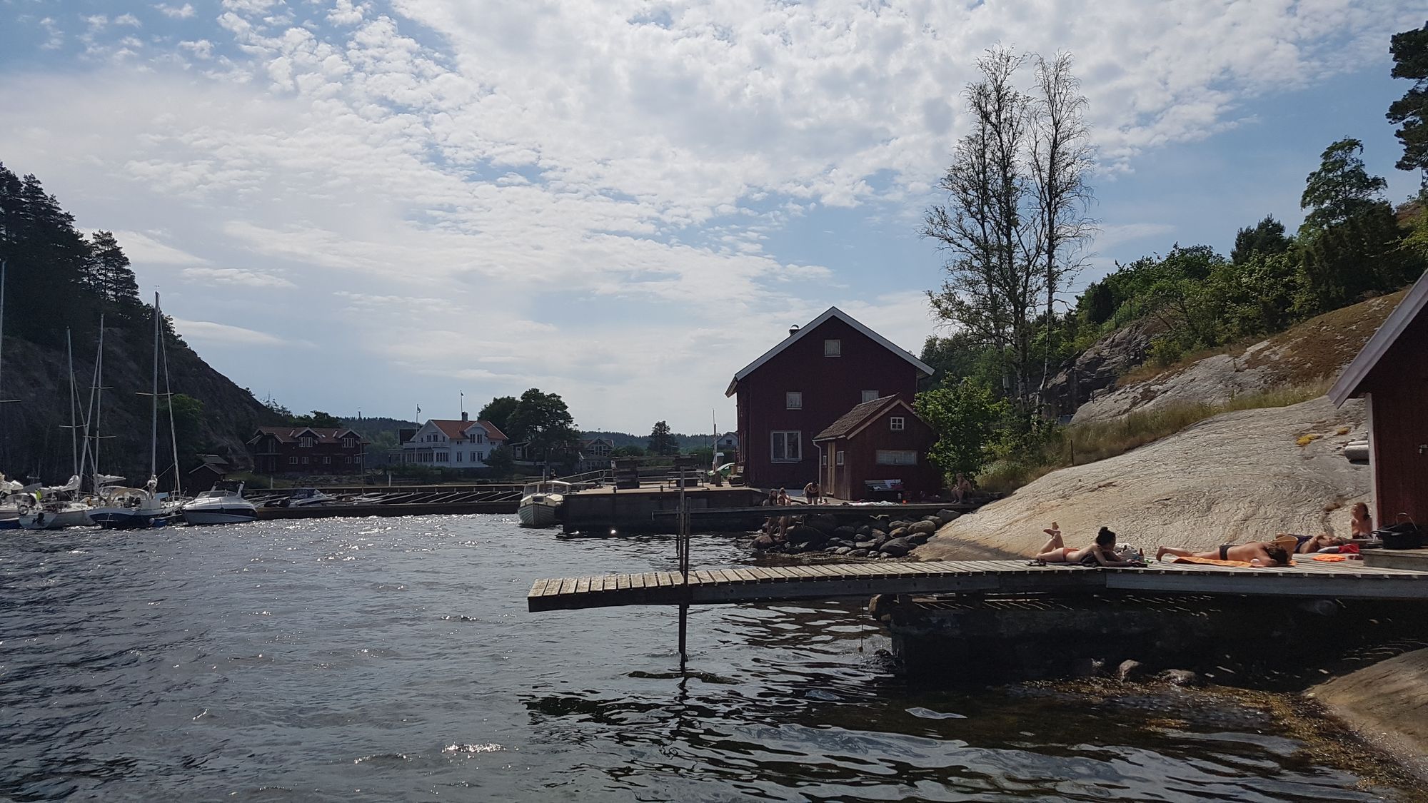 Mysig stuga ovanför vackra Slussen på Orust – bild 6 av 7
