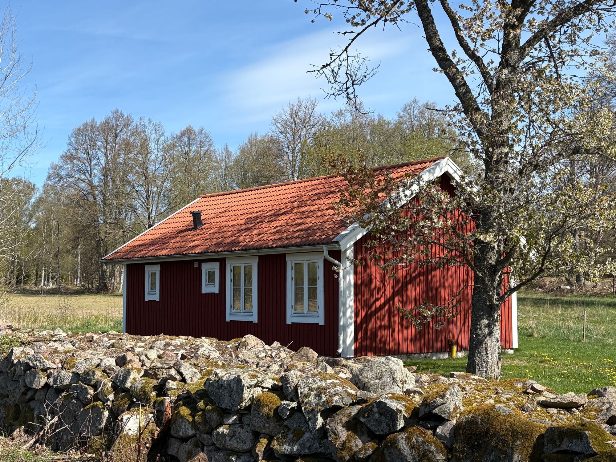 Nybyggd stuga i Småland – bild 3 av 18