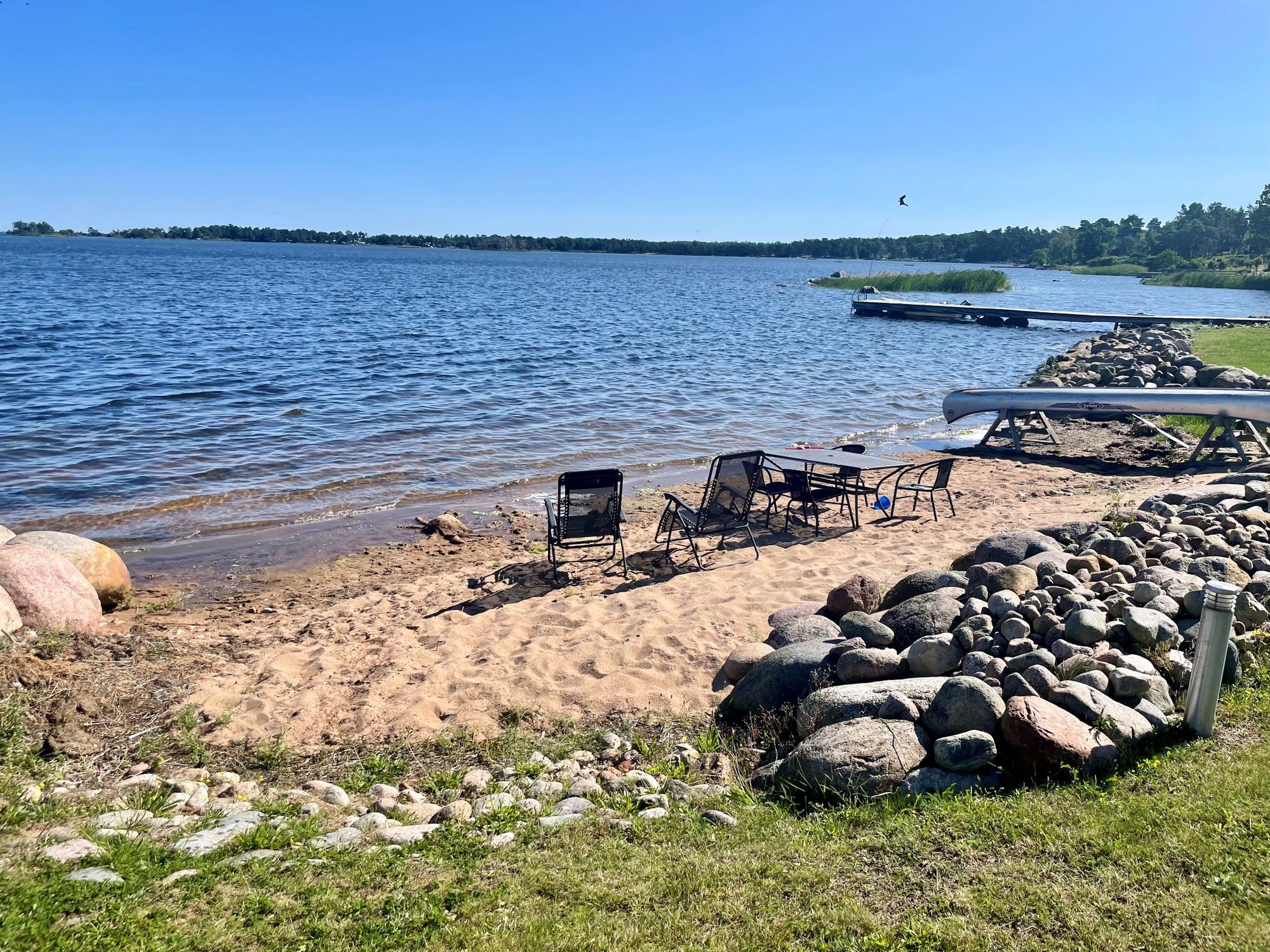 Stuga med havsutsikt på strandtomt vid Kalmarsund – bild 18 av 22