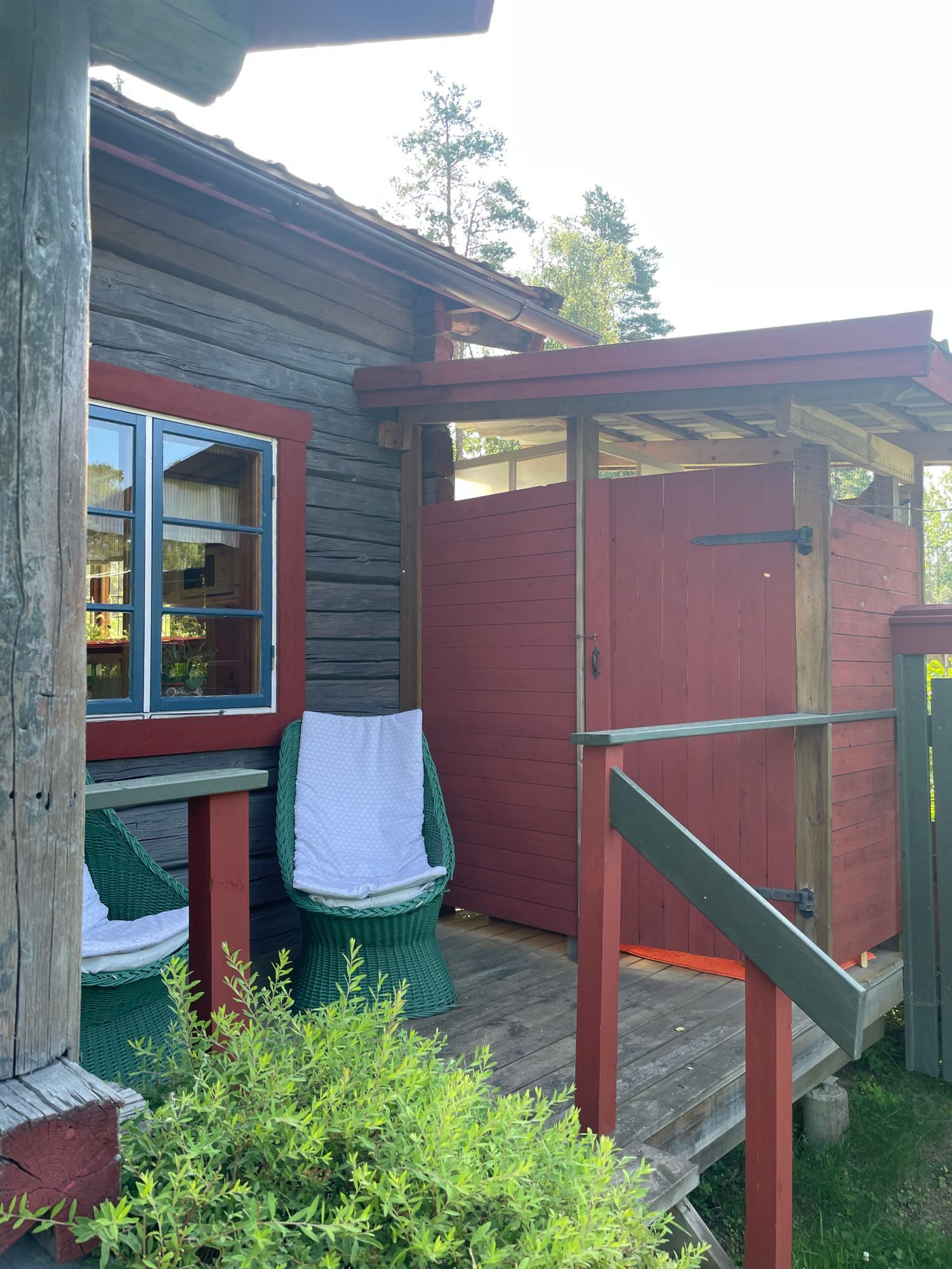 Timrad stuga på hyresvärdens tomt – bild 13 av 18