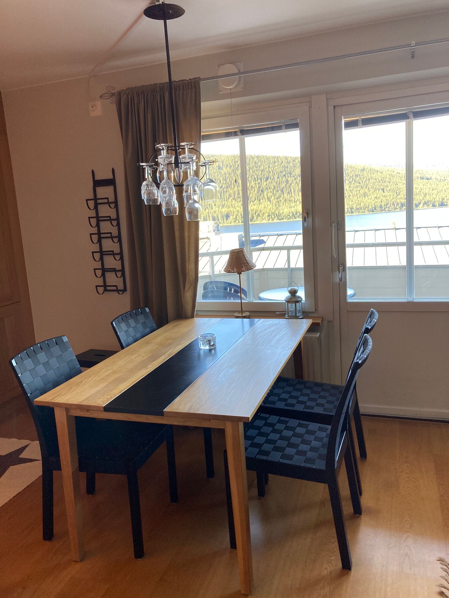 Fantastisk utsikt & ski in/ski out i centrala Åre! – bild 5 av 11