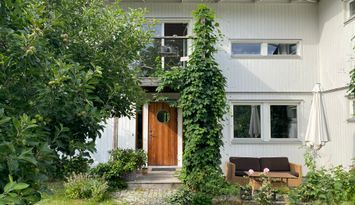 Trevåningshus vid Skurusundet