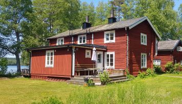 Großes Landhaus mitten im wunderschönen Bergslagen