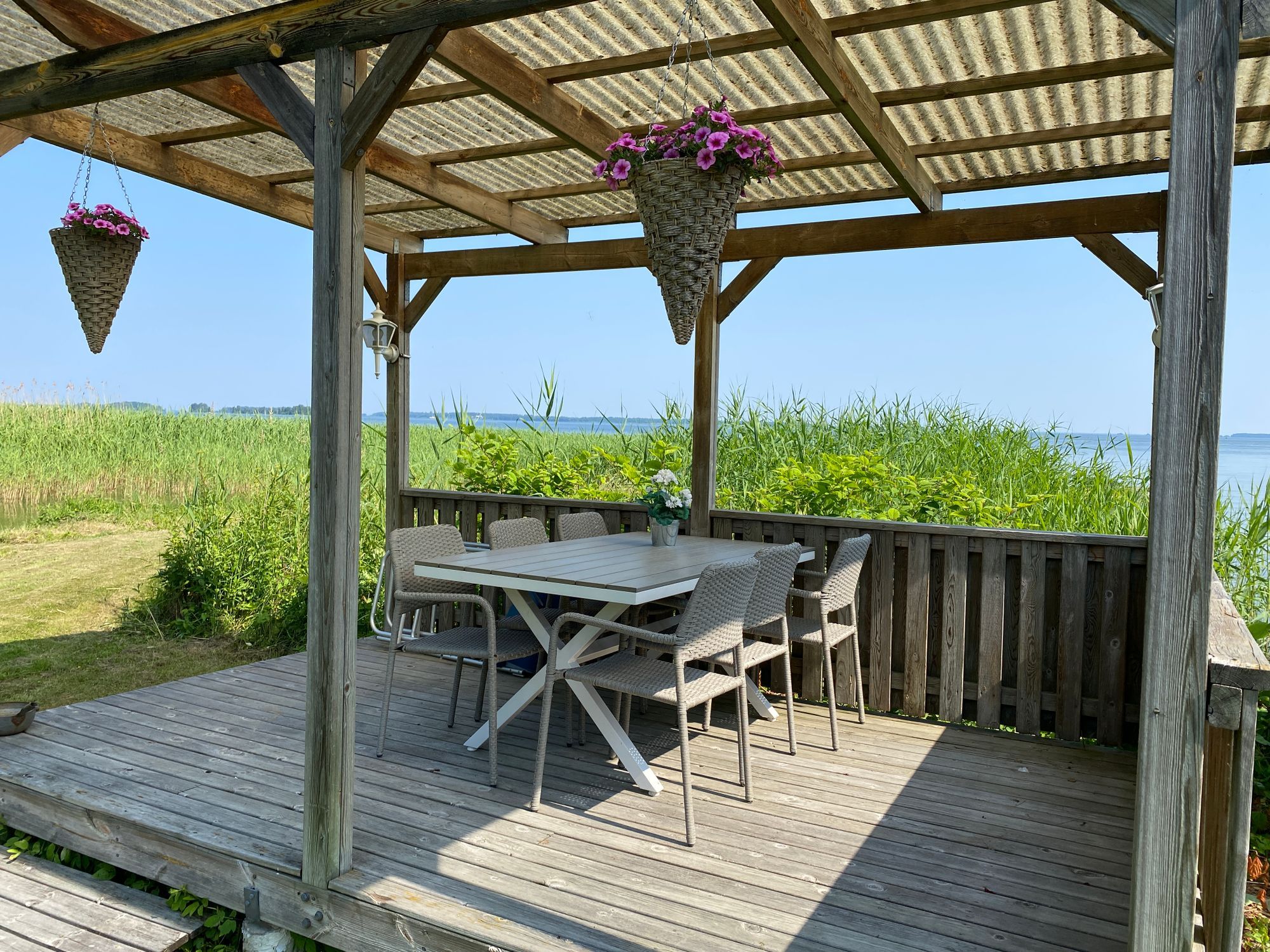 Sommarhus vid Södra Hjälmaren med sjötomt