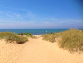 Härlig sommarstuga med gångavstånd till stranden
