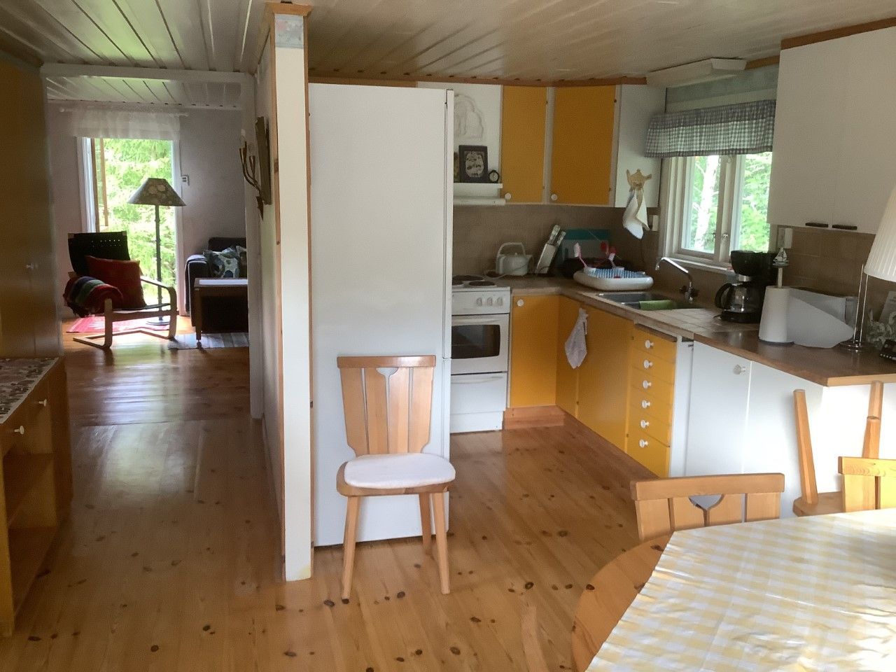 Stuga på östra gräsö med sjöutsikt – bild 6 av 8