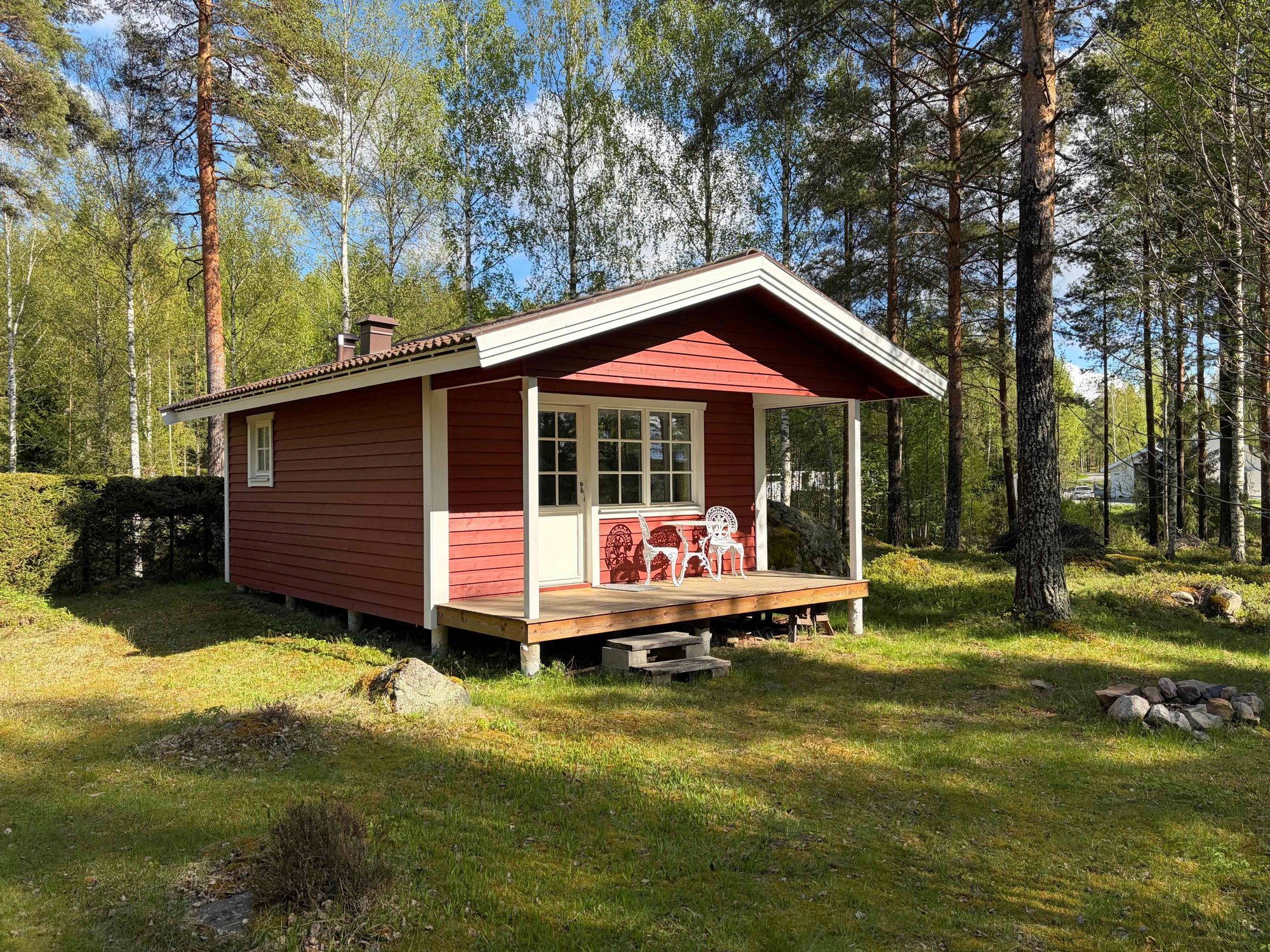 Stuga vid sjö, 3 sovrum, gäststuga eget kök, bad – bild 2 av 24