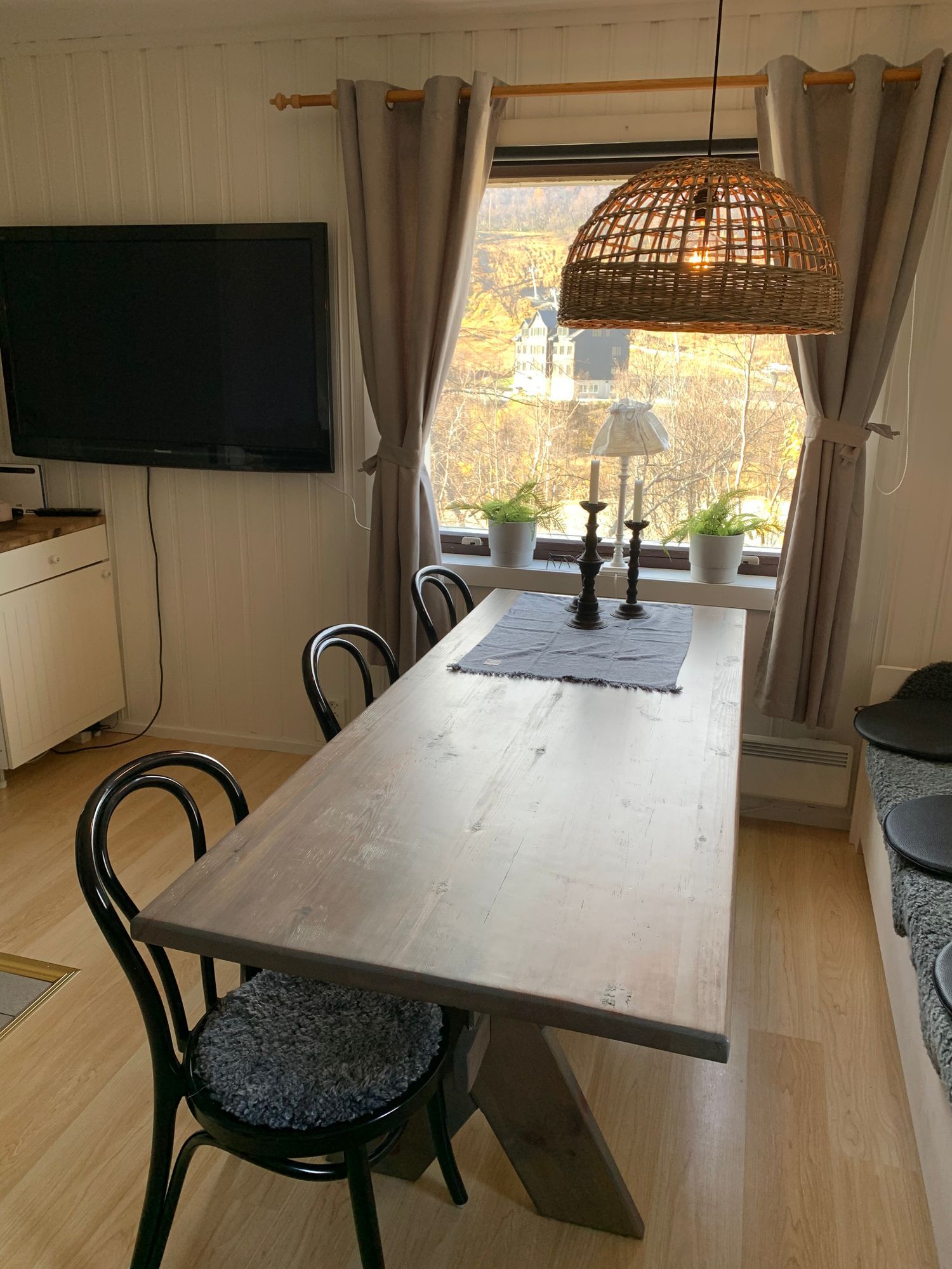 Stuga nära skidlift i Hamra – bild 3 av 9