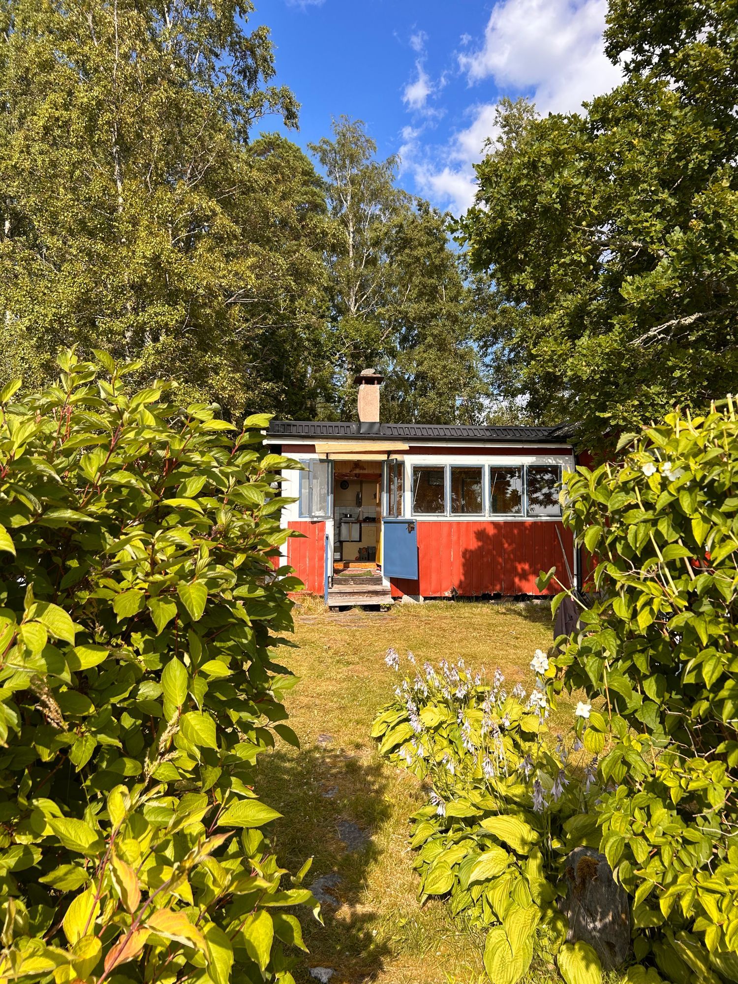 40-tals stuga med sjötomt vid Vänern – bild 4 av 24