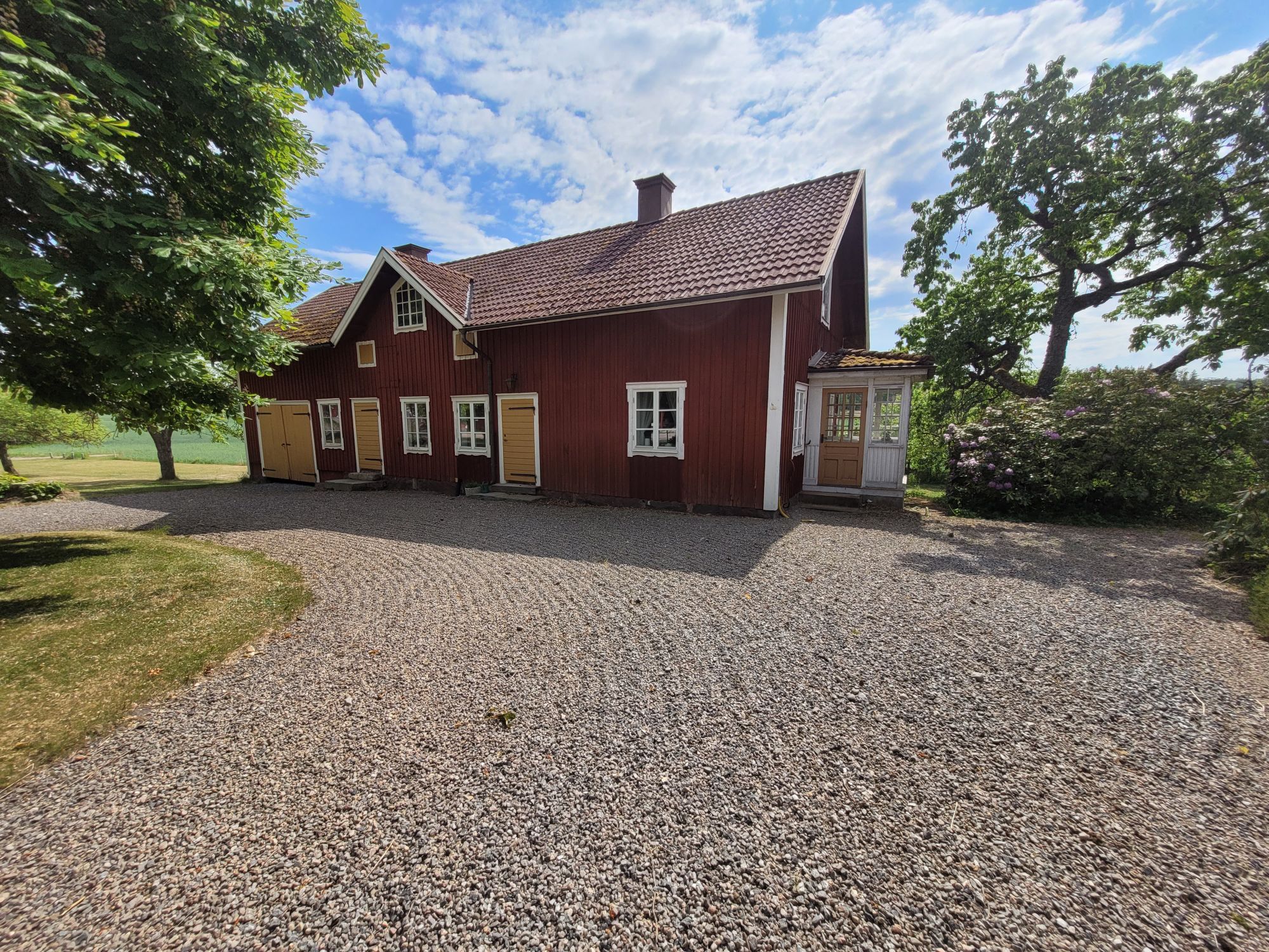 Charmigt semesterboende på hästgård