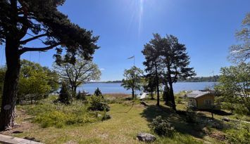Charmig Skärgårdsstuga i Vaxholm – Egen Brygga