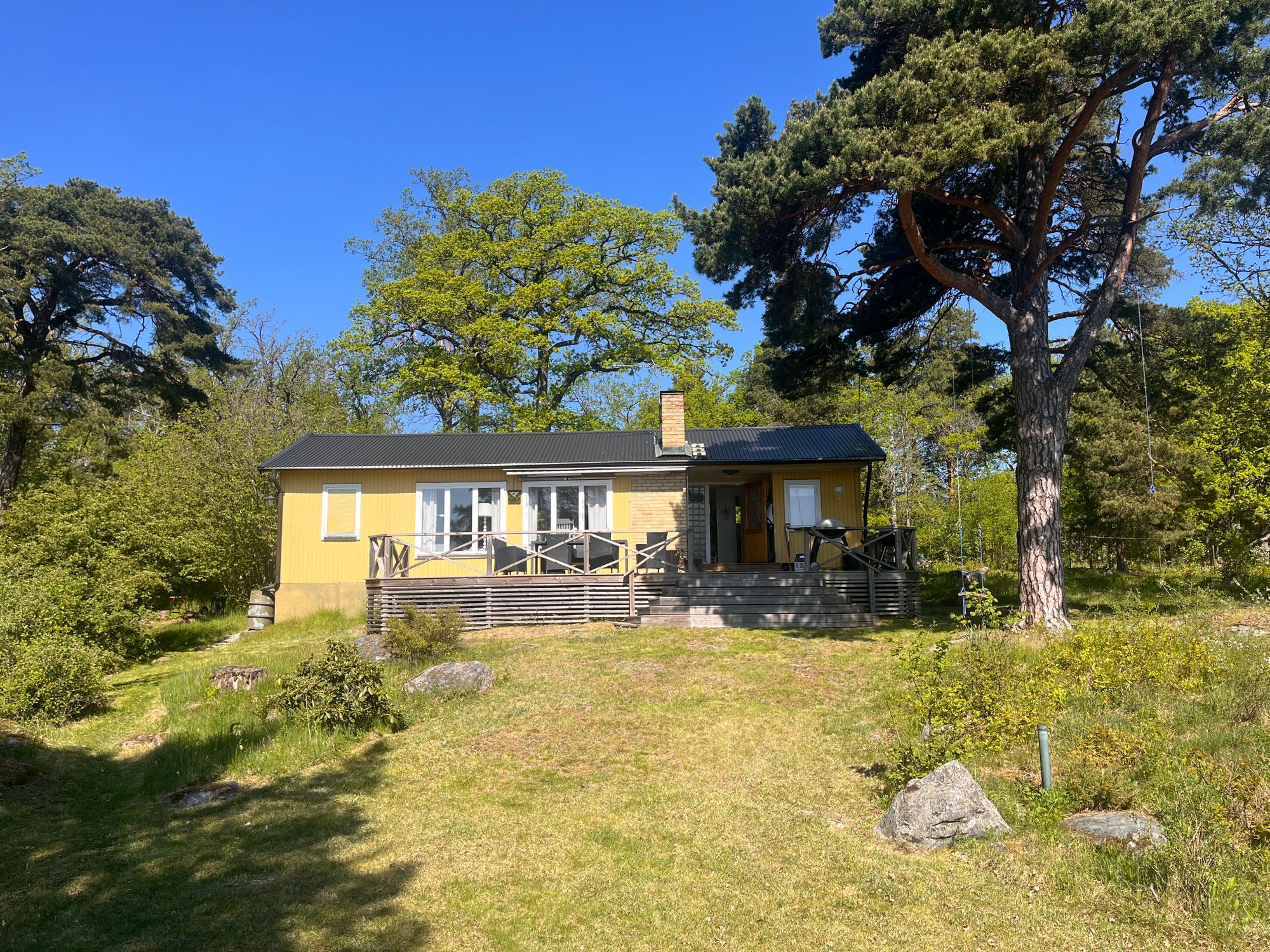 Charmig Skärgårdsstuga i Vaxholm – Egen Brygga – bild 2 av 14