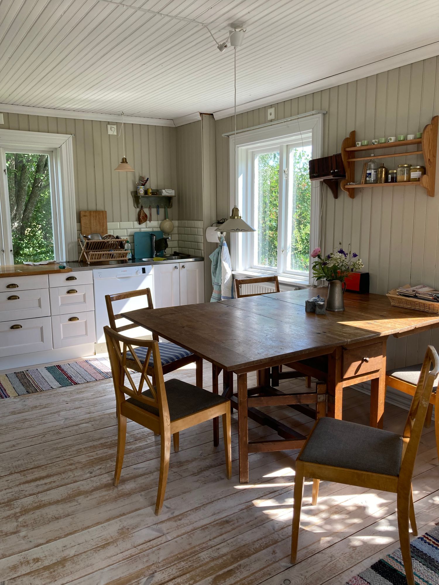 Rymlig stuga norr om Ljusdal – bild 6 av 19