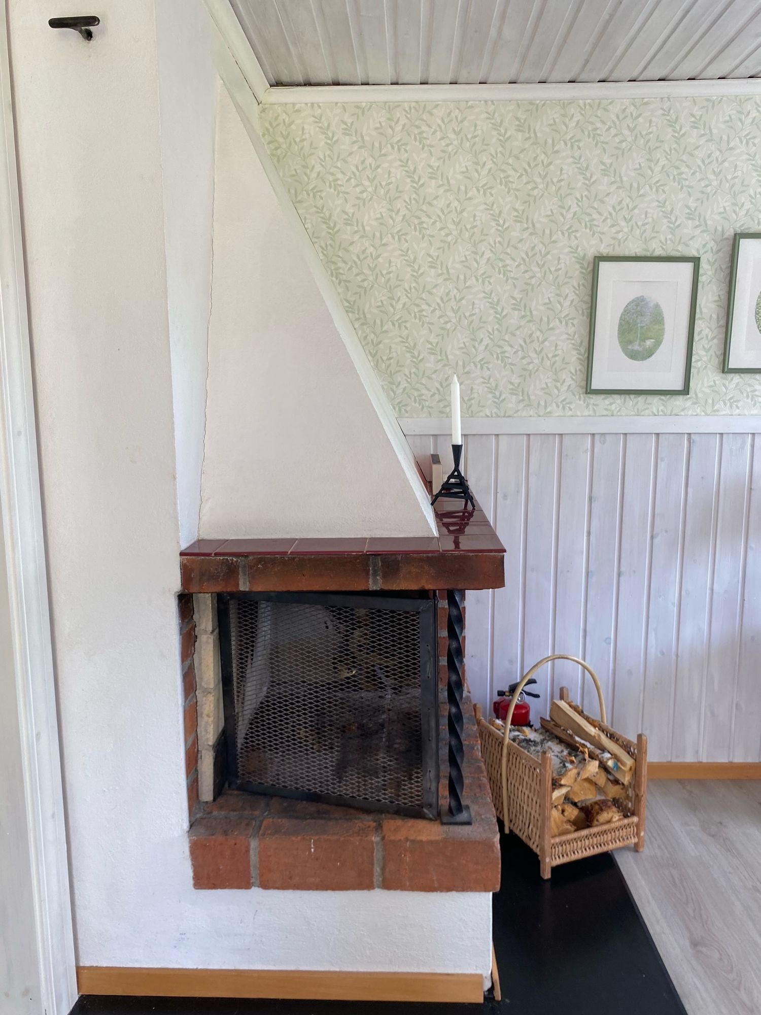 Stuga med fantastiskt läge vid havet i Stocka – bild 12 av 14