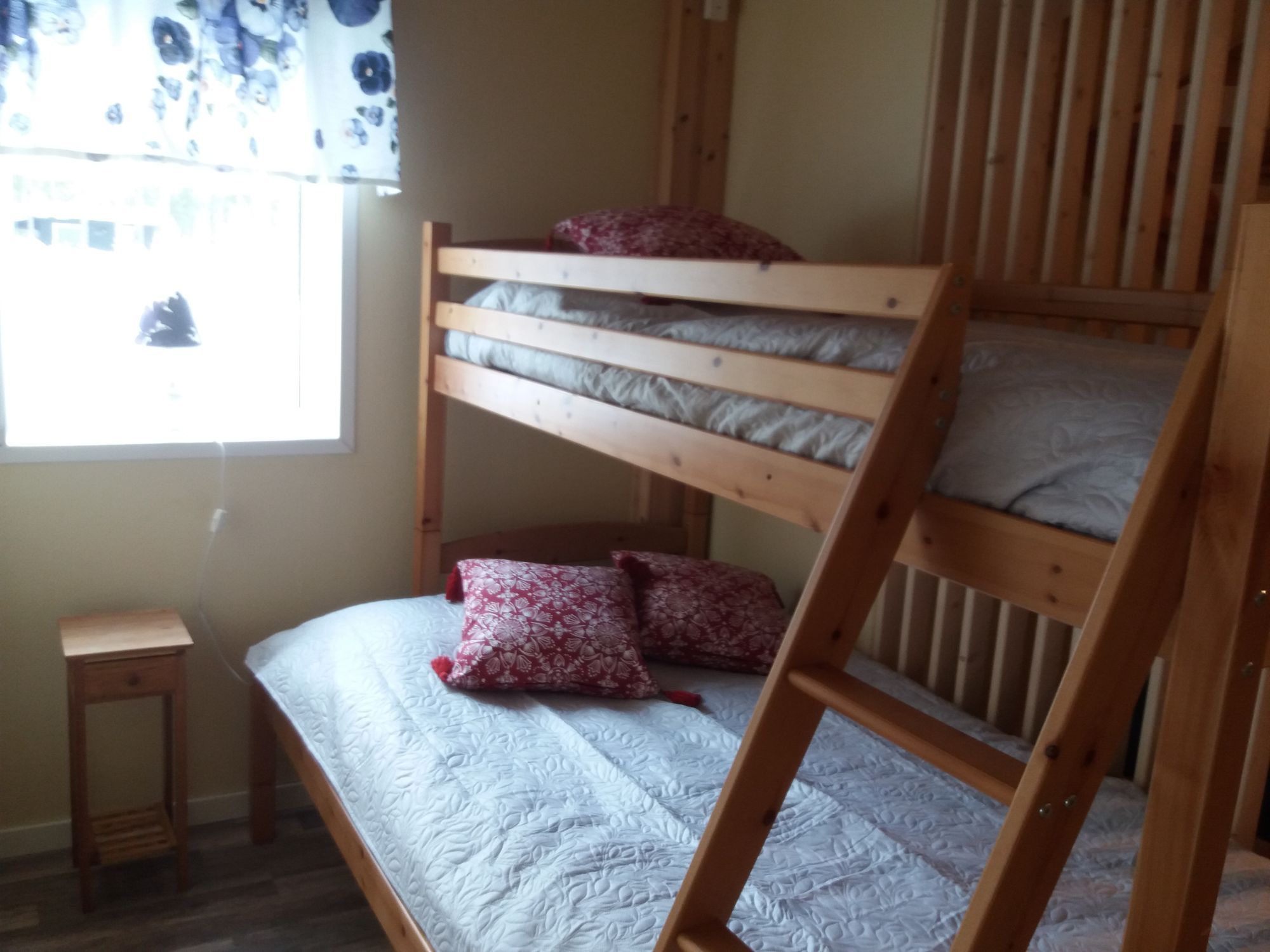 Modern stuga 4+2 bäddar i lugnt område, Björnrike – bild 6 av 8